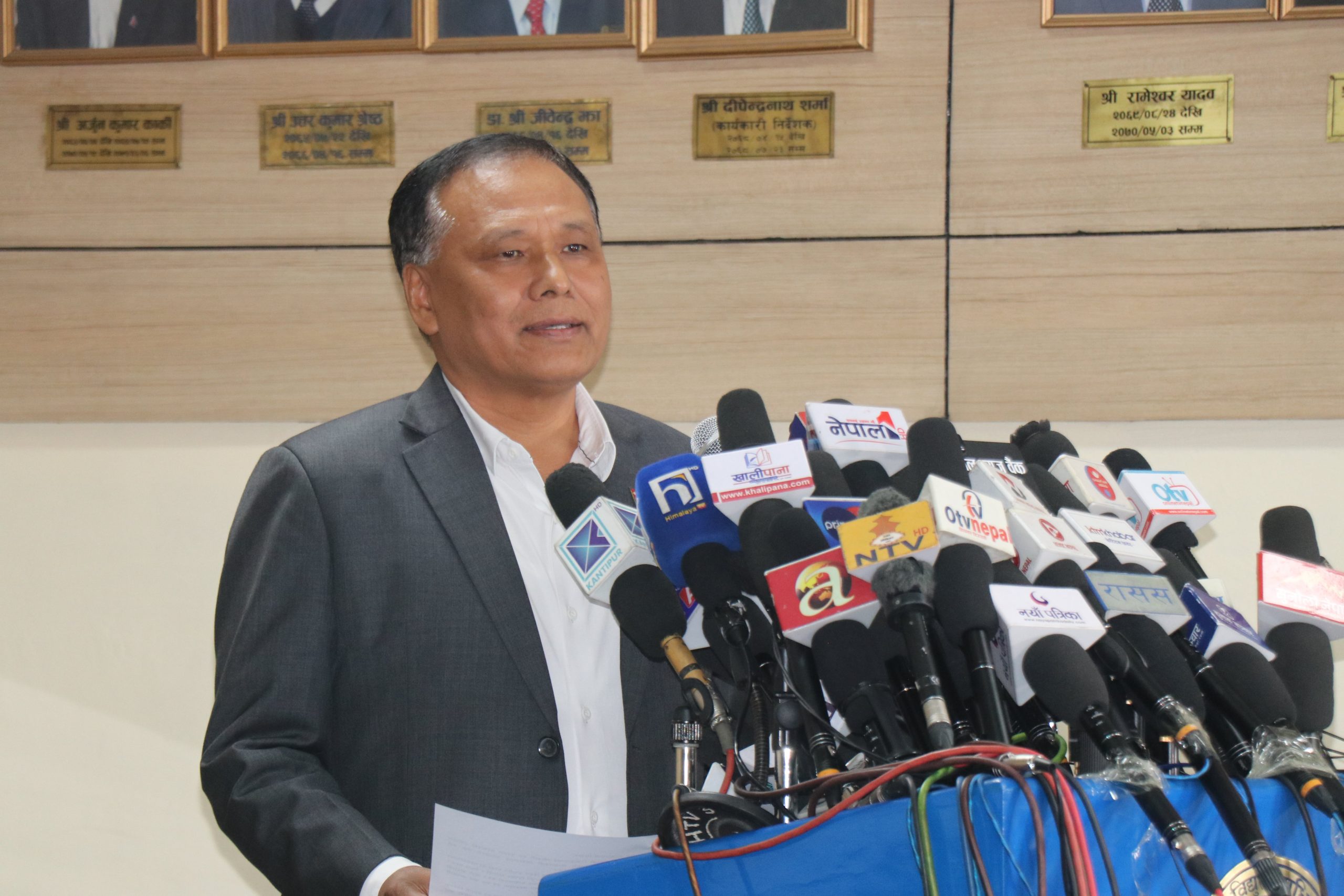 कुलमानलाई ३ दिने स्पष्टीकरण सोध्ने सरकारको निर्णय, प्रधानमन्त्रीको विज्ञ सल्लाहकारमा खरेल नियुक्त